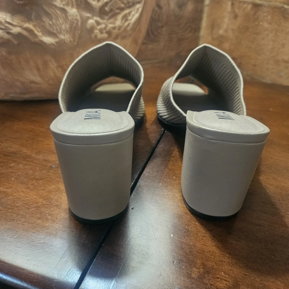MIA Women's Gray Textured Mules - Picture 6 of 9